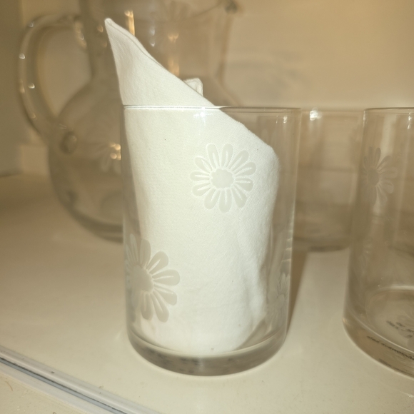⭐️40% Off⭐️ Vintage White Barn Etched Daisy Clear Glass Pitcher & Glasses Set - Picture 2 of 5